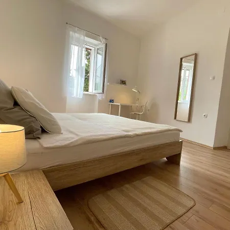 Modern In The Old Part Of Town Apartman